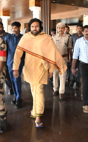 Pawan Kalyan begins temple tour to Kerala, Tamil Nadu