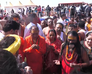 Maha Kumbh: C'Garh CM, Cabinet, All-Party Mlas Take A Holy Dip in Triveni Sangam (LD)