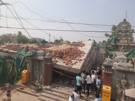 Telangana building collapse: Man rescued from rubble dies, search for other worker on