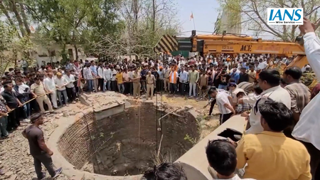 MP: 11 dead as van plunges into well; four, including two children, critical (Lead)