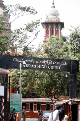 Madras HC issues contempt notices to top TN bureaucrats over temple land case
