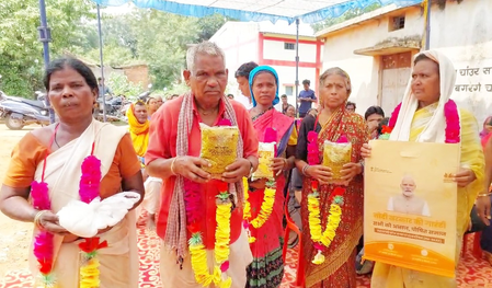 Chhattisgarh: Beneficiaries express gratitude as 'Chawal Utsav' brings timely rice distribution in Jashpur