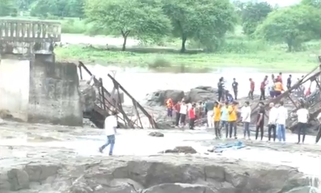 Four drowned in Pune bridge collapse, rescue operations on to trace missing (Night Lead)