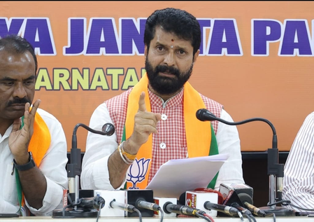 K'taka CM should get resignation of Housing Minister, says BJP MLC Ravi
