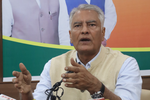 Punjab’s land pooling scheme ‘big loot’, says BJP; Chugh, Jakhar apprise Guv