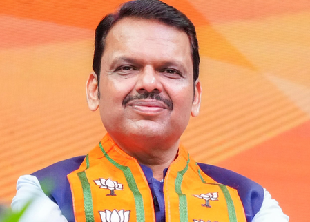 ‘Proud of Hindi, no red carpet for English’: Maha CM