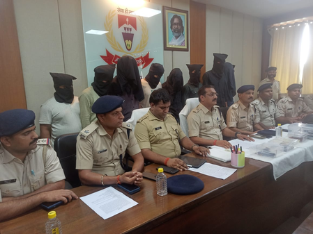 Nine criminals arrested in Hazaribagh for firing at jewellers, making threats