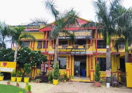 Inspired by PM Modi, Up Restaurateur's 'Pradhanmantri Chaiwala' Grabs Septight