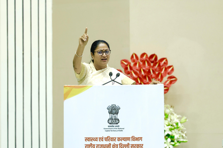 CM Rekha Gupta Slams Aap's Health Model, Terms 'Mohalla Clinics' A 'Photo Propaganda'