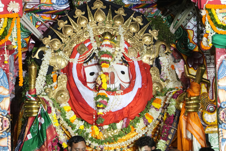 Religious fervour grips Puri as devotees witness ‘Suna Besha’ of holy siblings