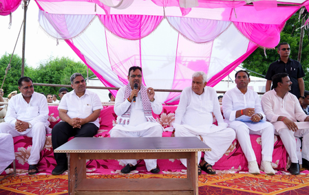 Rajasthan CM pledges better facilities after laying foundation stone for Isarda-Dausa drinking water project